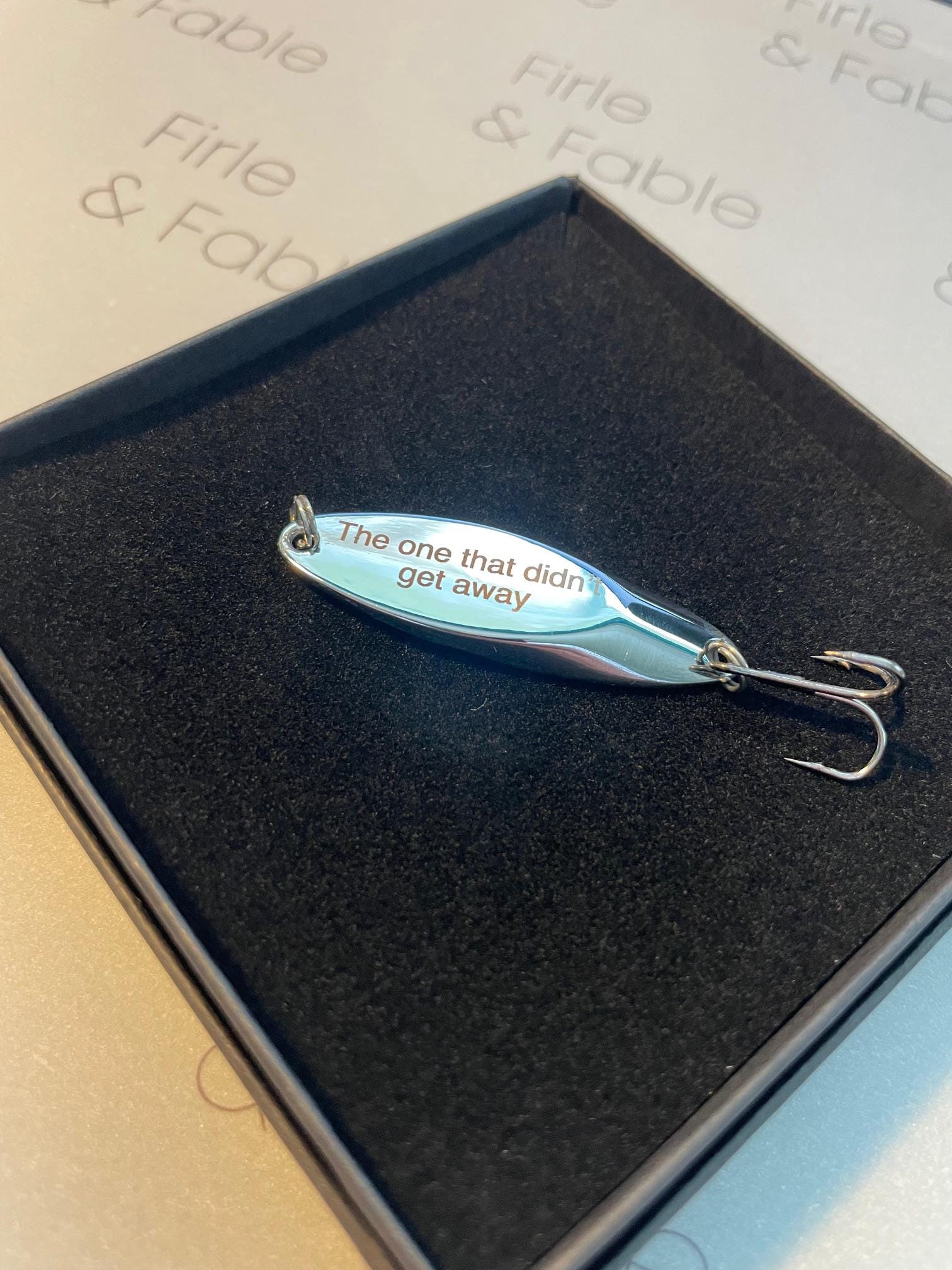 Personalised Fishing Lure Keepsake Gift – Custom Engraved Fisherman Gift, Tackle Box Accessory, Father’s Day or Birthday Gift for Him
